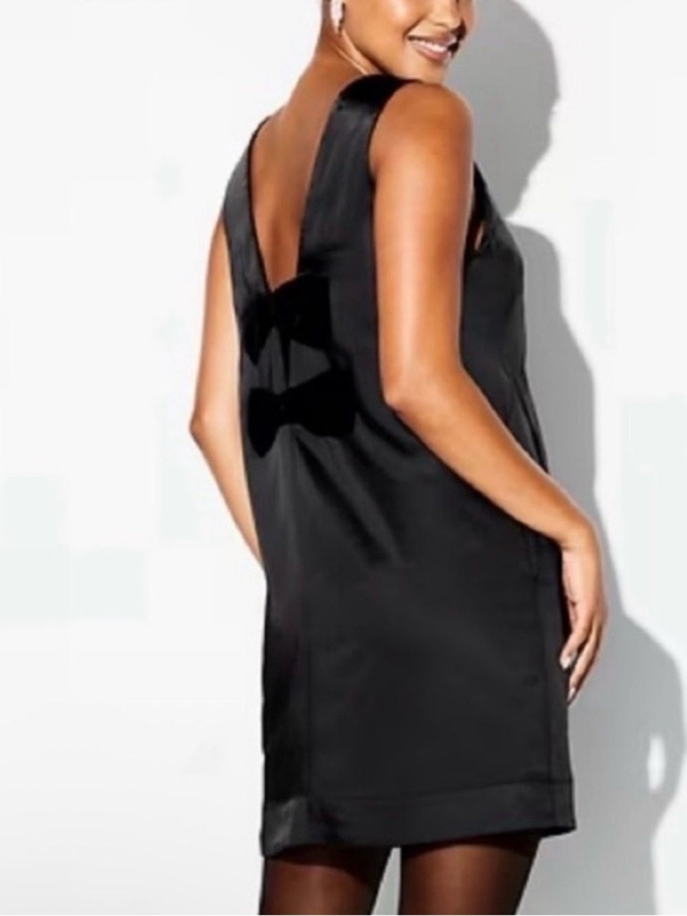 Old Navy Black Sleeveless Bow-Back Shift Dress - Women